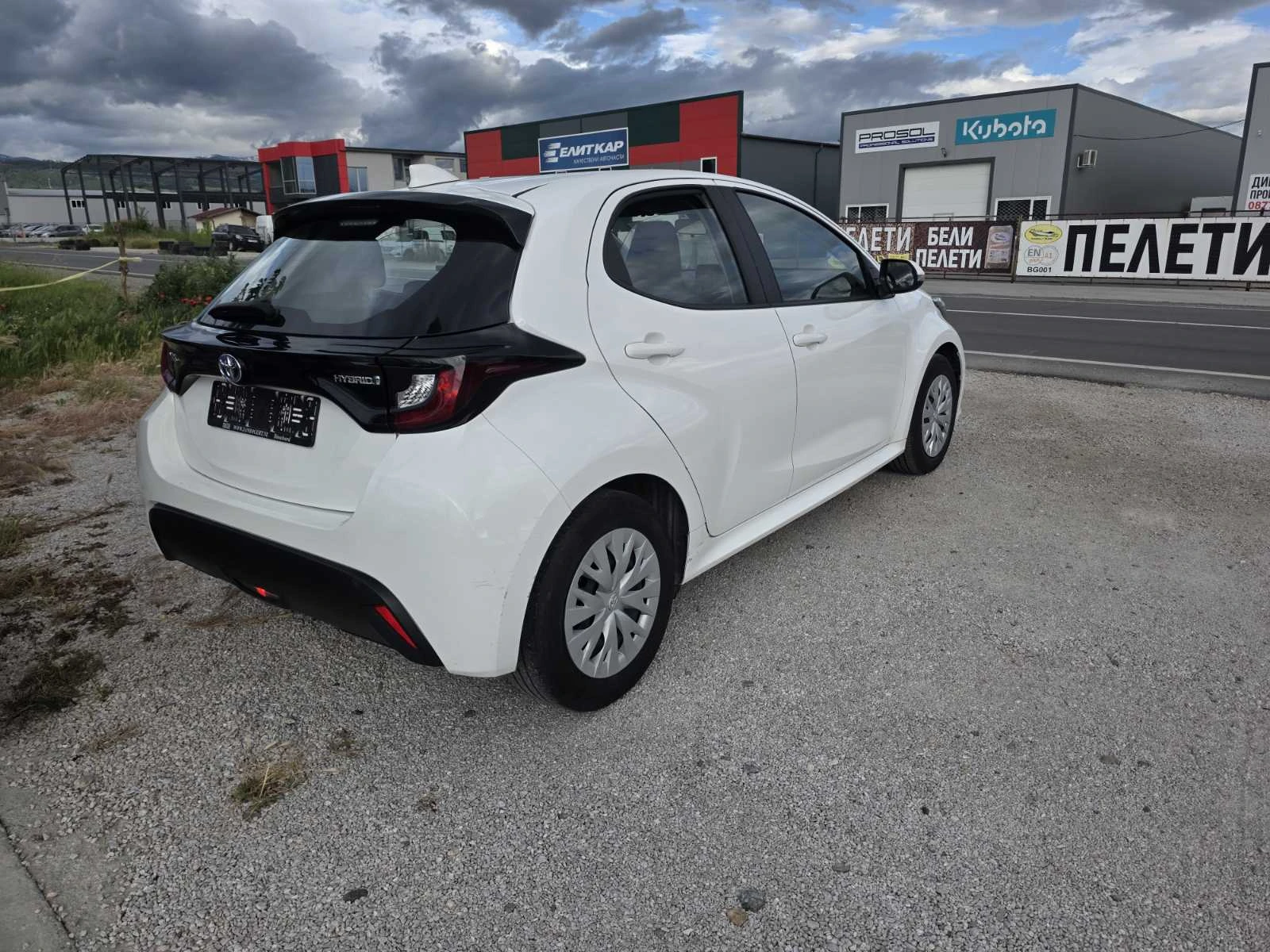 Toyota Yaris 1.5 Hybrid e-CVT Навигация| Камера| Климатроник, снимка 6 - Автомобили и джипове - 54645558