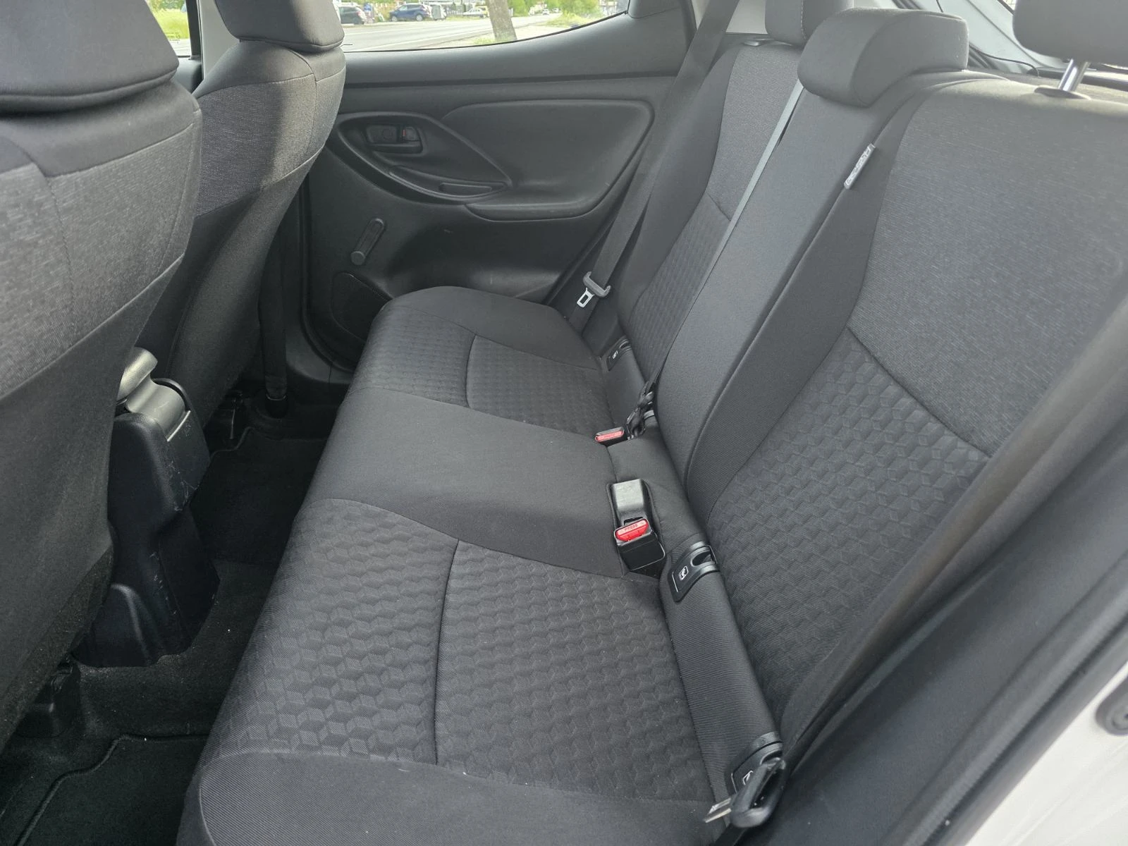 Toyota Yaris 1.5 Hybrid e-CVT Навигация| Камера| Климатроник, снимка 17 - Автомобили и джипове - 54645558