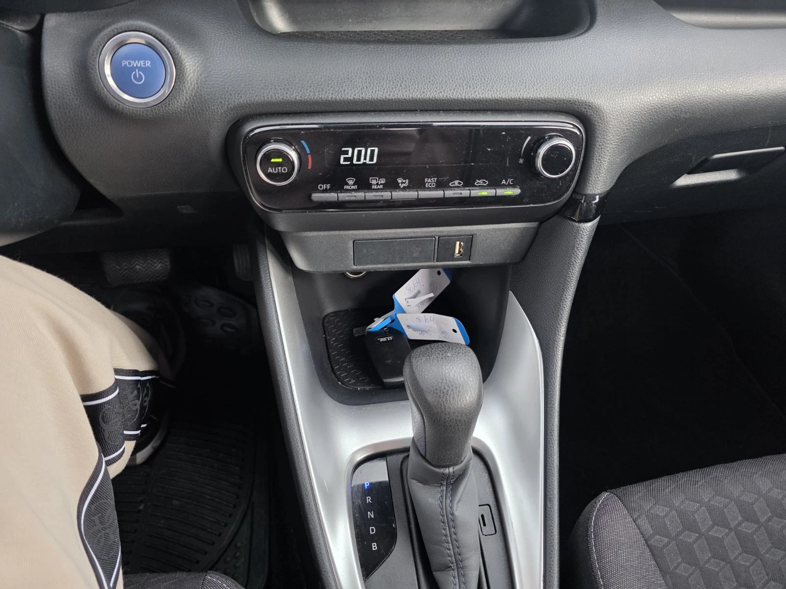 Toyota Yaris 1.5 Hybrid e-CVT Навигация| Камера| Климатроник, снимка 13 - Автомобили и джипове - 54645558
