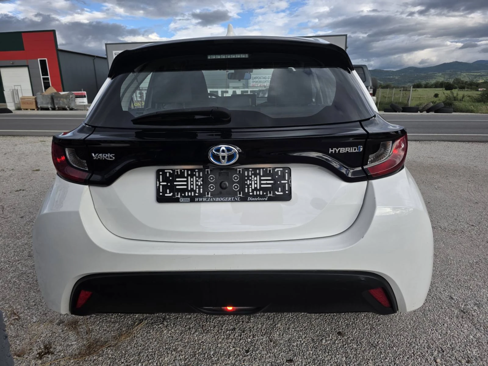 Toyota Yaris 1.5 Hybrid e-CVT Навигация| Камера| Климатроник, снимка 7 - Автомобили и джипове - 54645558