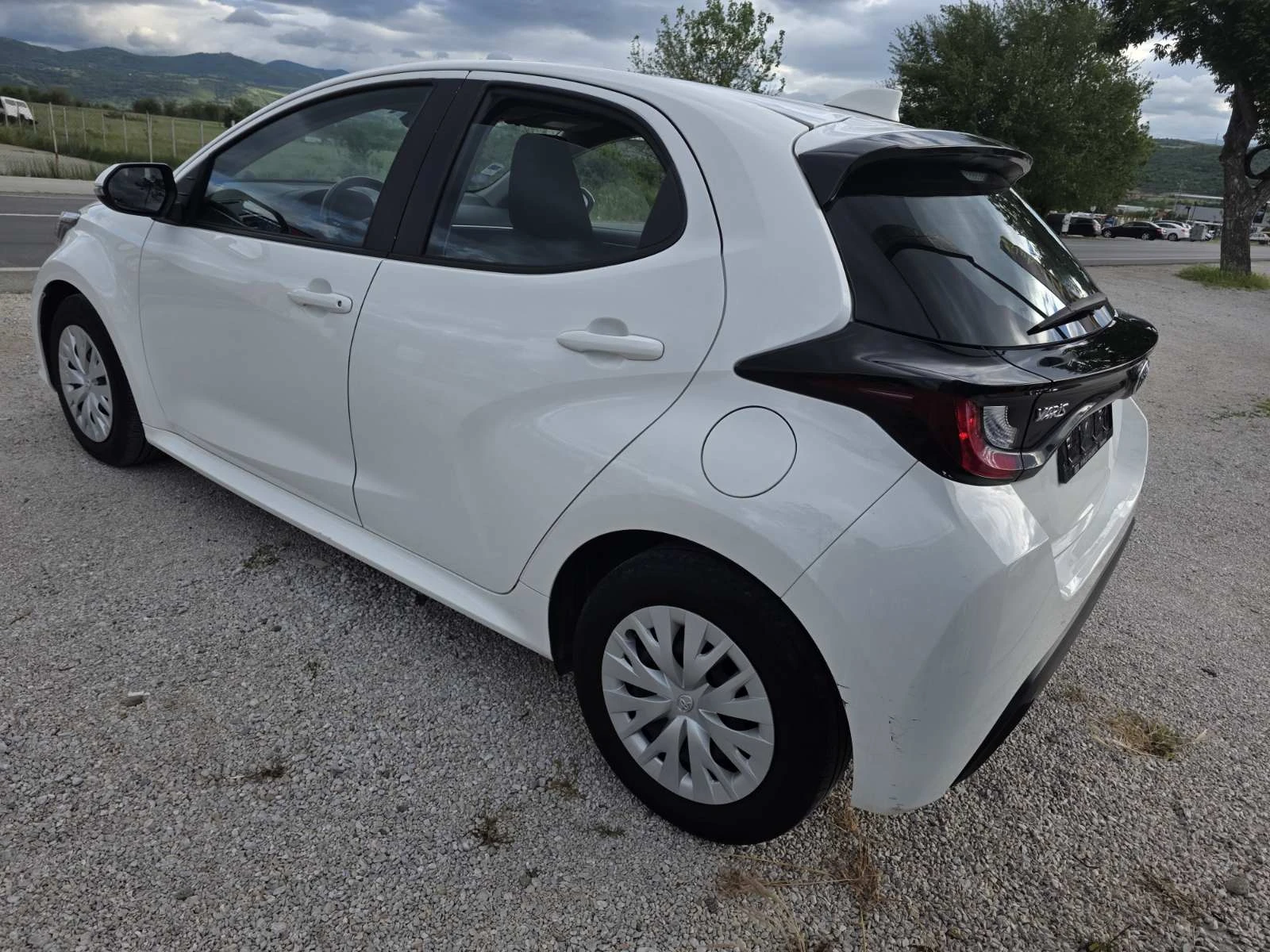 Toyota Yaris 1.5 Hybrid e-CVT Навигация| Камера| Климатроник, снимка 9 - Автомобили и джипове - 54645558