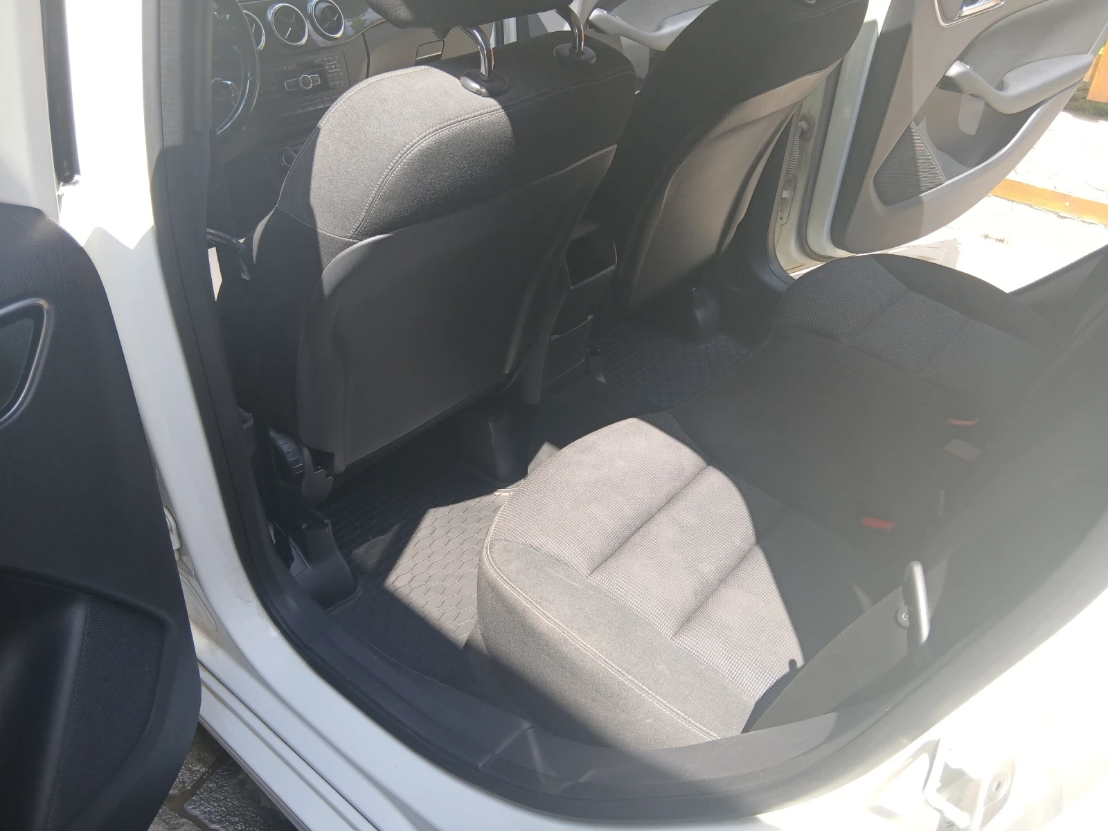 Mercedes-Benz B 180, снимка 11 - Автомобили и джипове - 54809090