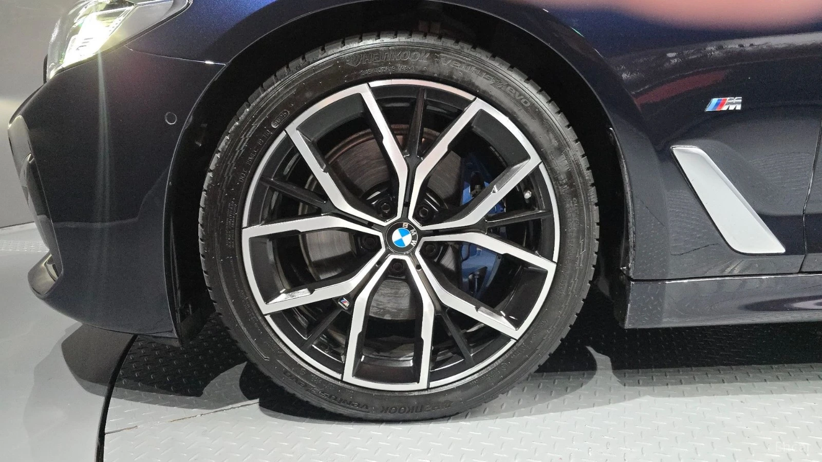 BMW 530 M-SPORT* ПОДГРЕВ* ОБДУХВАНЕ* ШИБИДАХ* 360* HUD* , снимка 5 - Автомобили и джипове - 55485450
