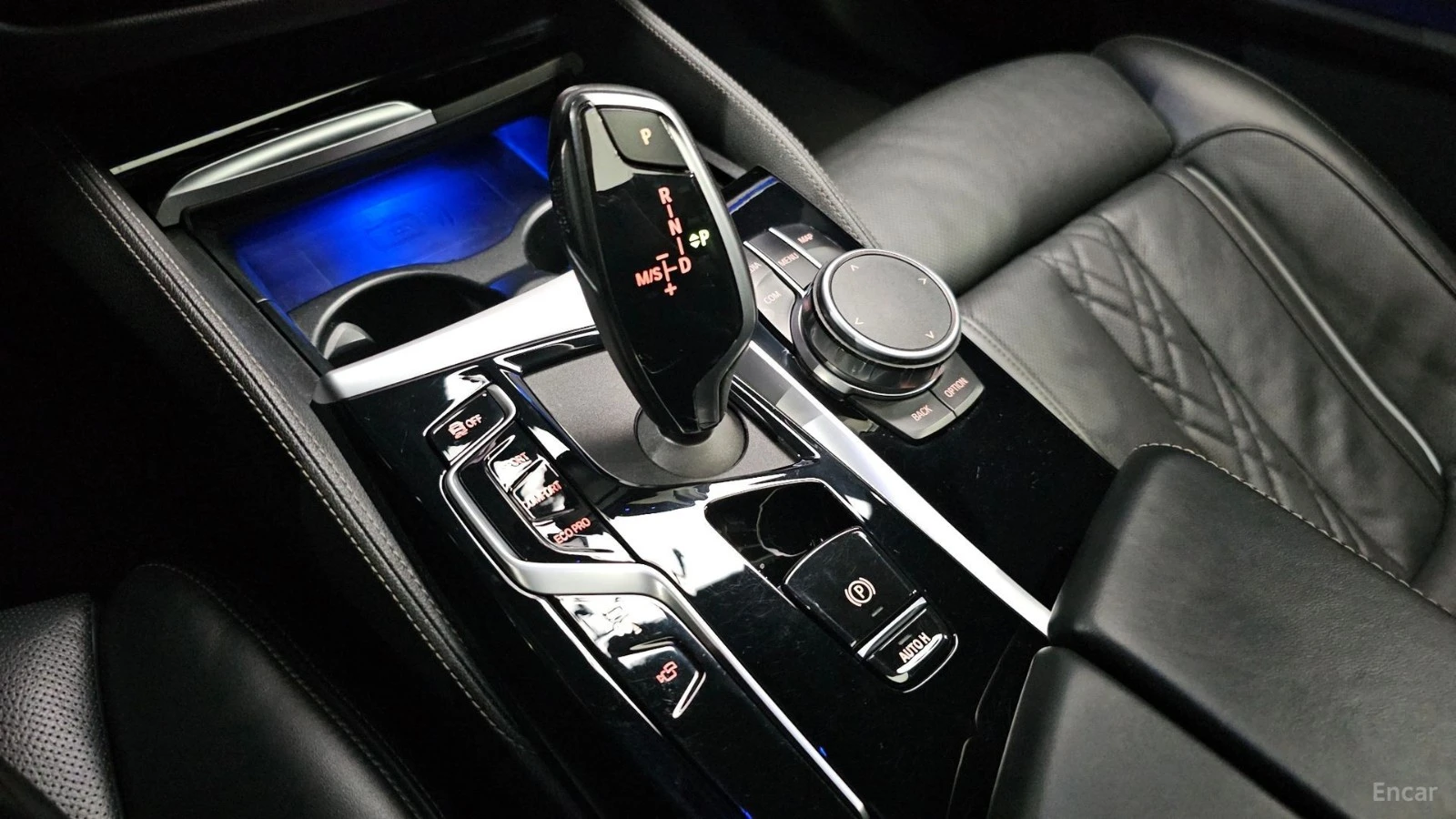 BMW 530 M-SPORT* ПОДГРЕВ* ОБДУХВАНЕ* ШИБИДАХ* 360* HUD* , снимка 9 - Автомобили и джипове - 55485450