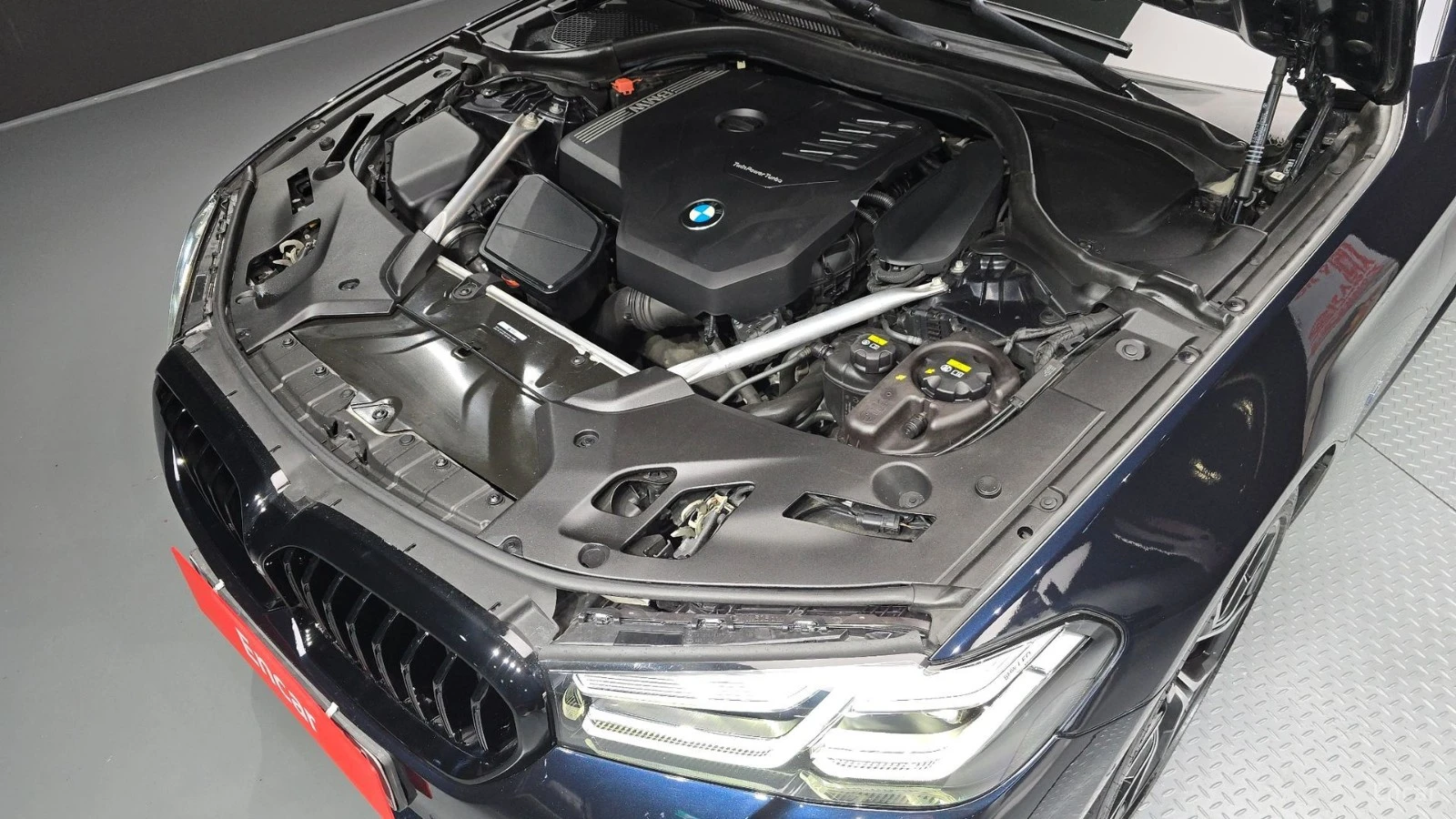 BMW 530 M-SPORT* ПОДГРЕВ* ОБДУХВАНЕ* ШИБИДАХ* 360* HUD* , снимка 6 - Автомобили и джипове - 55485450