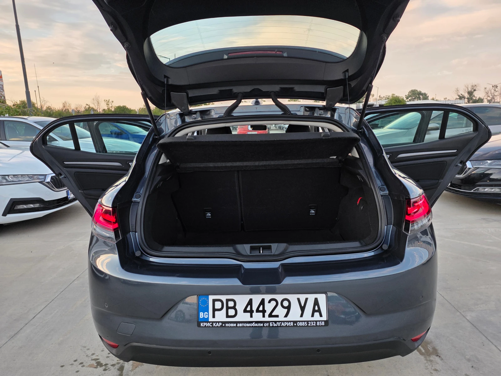 Renault Megane 1.5DCI-6ск, снимка 11 - Автомобили и джипове - 56260201