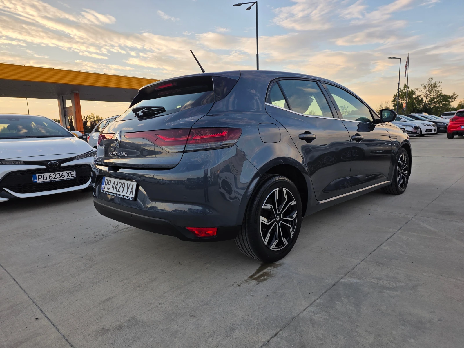 Renault Megane 1.5DCI-6ск, снимка 5 - Автомобили и джипове - 56260201