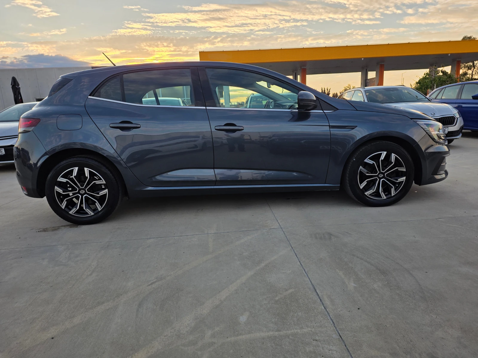 Renault Megane 1.5DCI-6ск, снимка 6 - Автомобили и джипове - 56260201