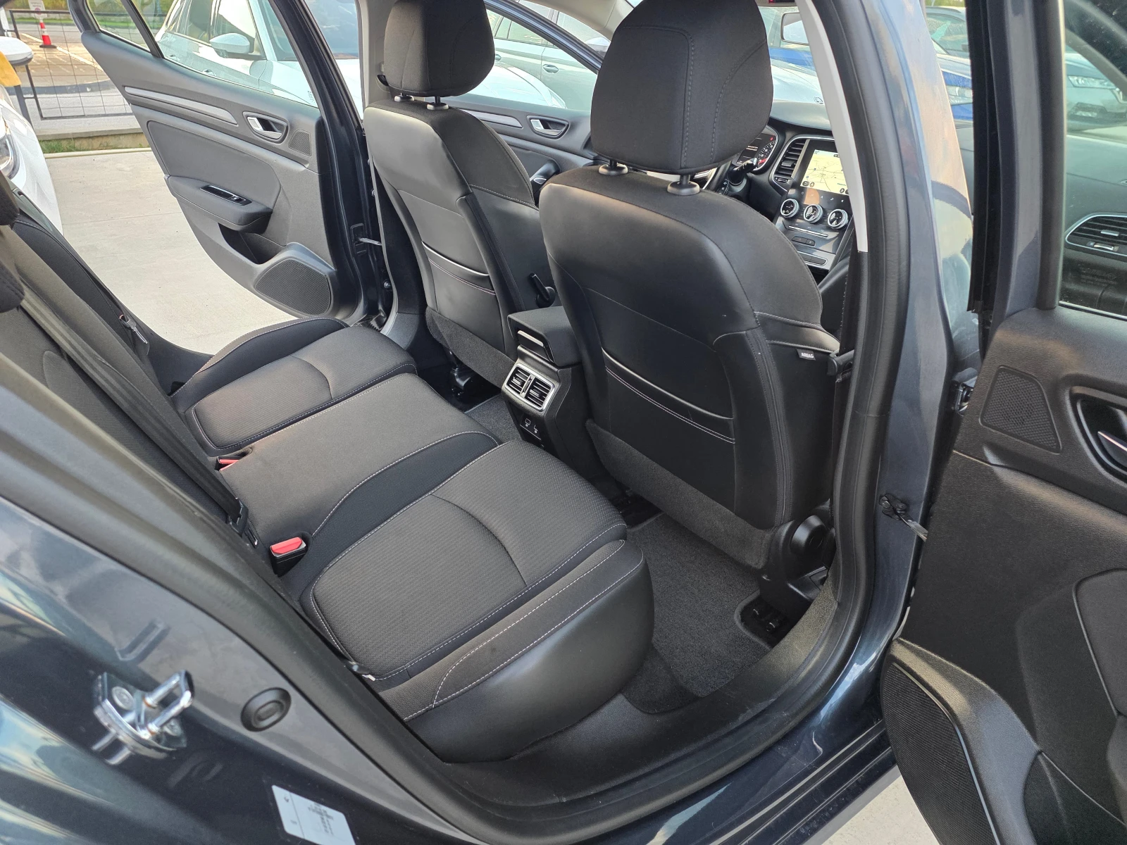 Renault Megane 1.5DCI-6ск, снимка 10 - Автомобили и джипове - 56260201