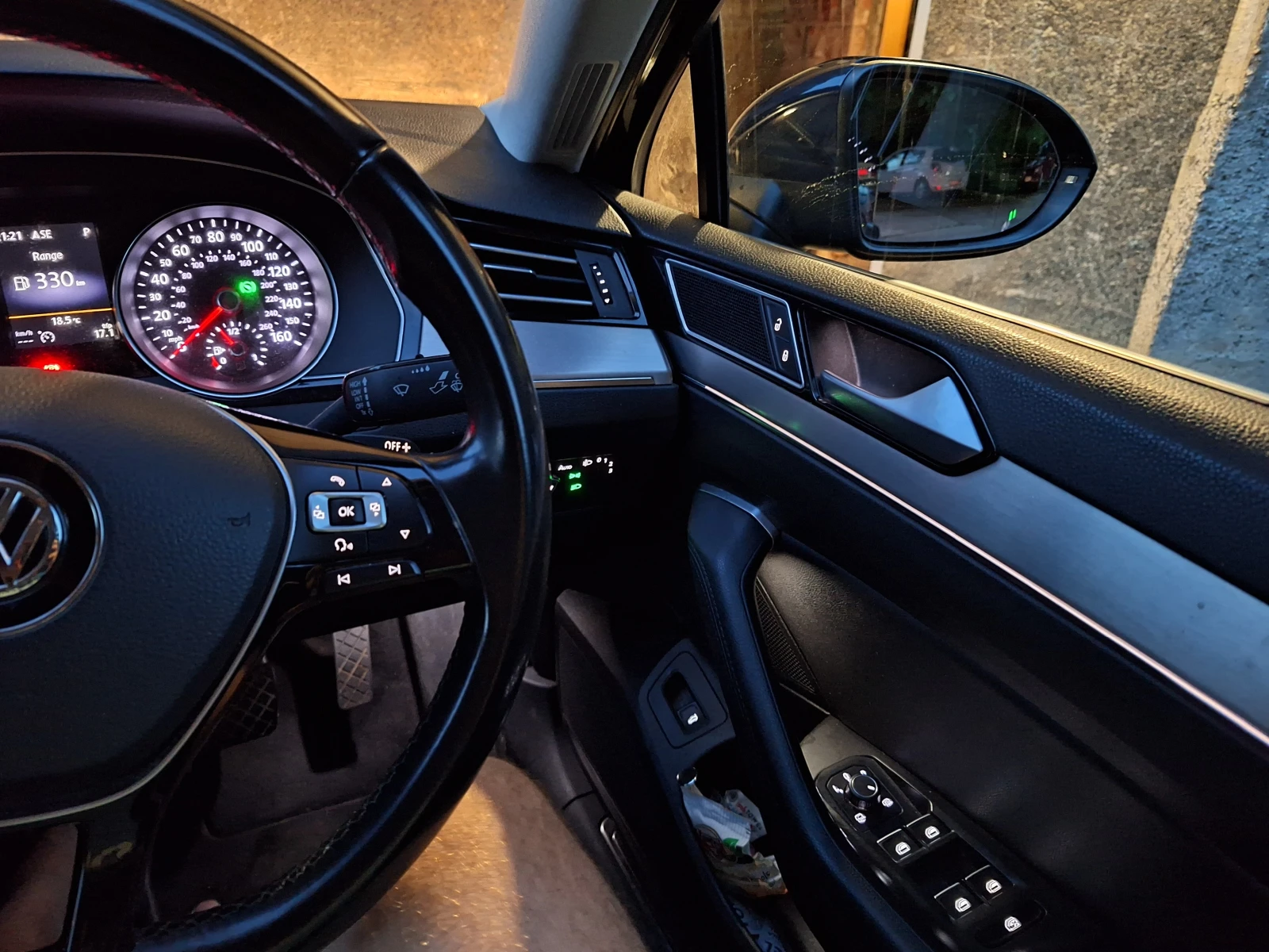 VW Passat TDI Bluemotion, снимка 9 - Автомобили и джипове - 56328859