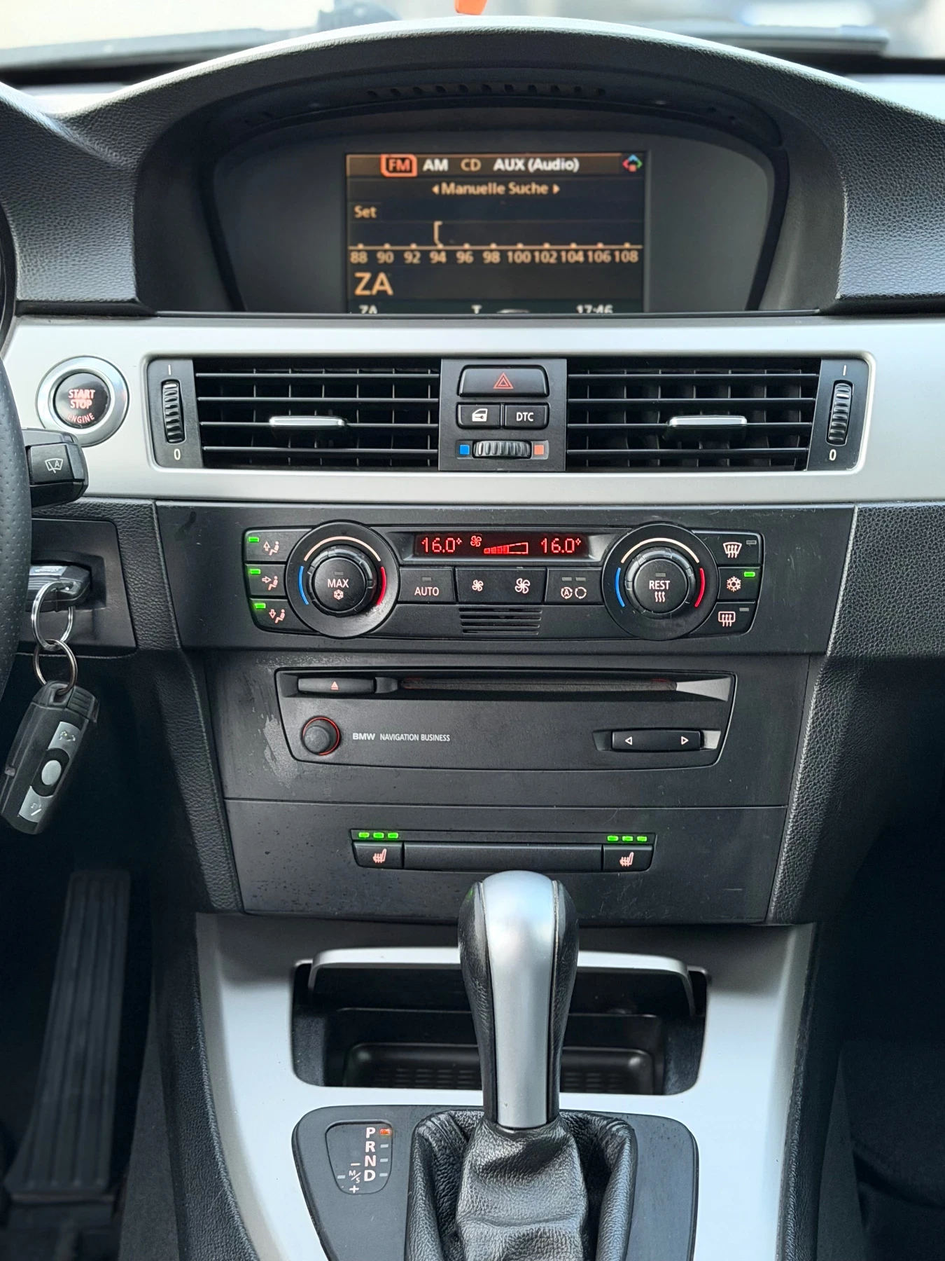 BMW 320 AUTOMAT~NAVI~, снимка 11 - Автомобили и джипове - 56433840