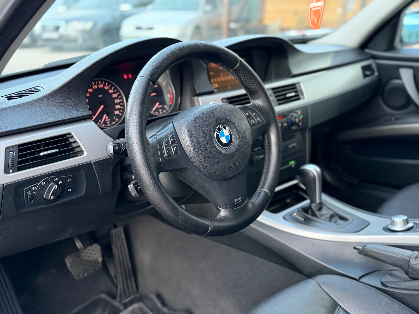 BMW 320 AUTOMAT~NAVI~, снимка 7 - Автомобили и джипове - 56433840