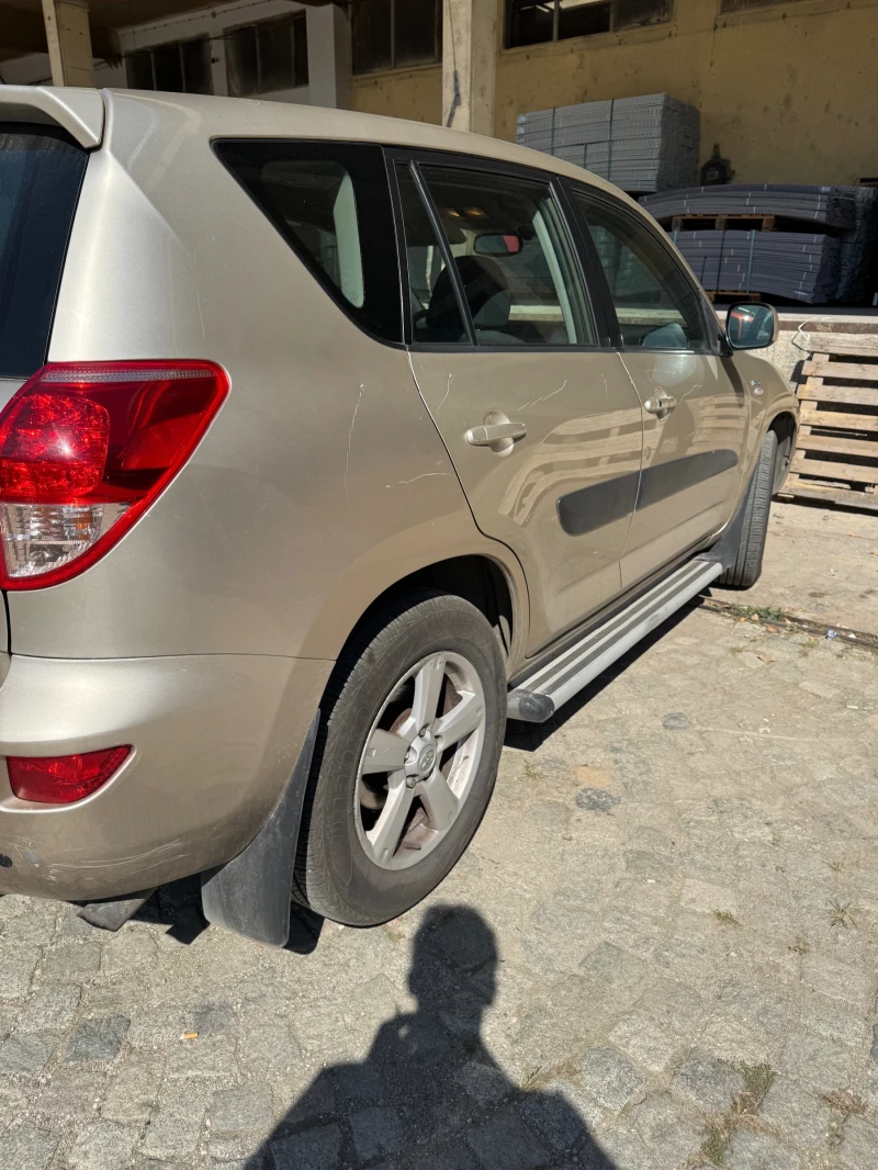 Toyota Rav4, снимка 3 - Автомобили и джипове - 47342050