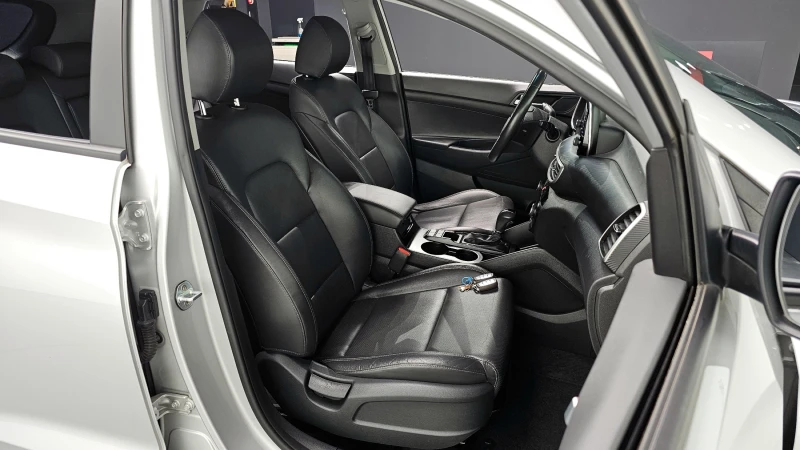 Hyundai Tucson 2.0 CRDI / АВТОМАТИК !!!, снимка 7 - Автомобили и джипове - 51857564