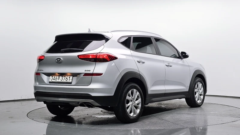 Hyundai Tucson 2.0 CRDI / АВТОМАТИК !!!, снимка 2 - Автомобили и джипове - 51857564