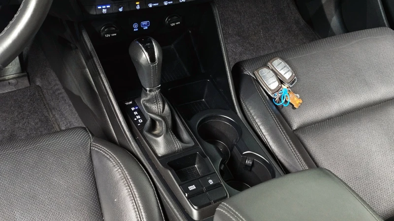 Hyundai Tucson 2.0 CRDI / АВТОМАТИК !!!, снимка 9 - Автомобили и джипове - 51857564