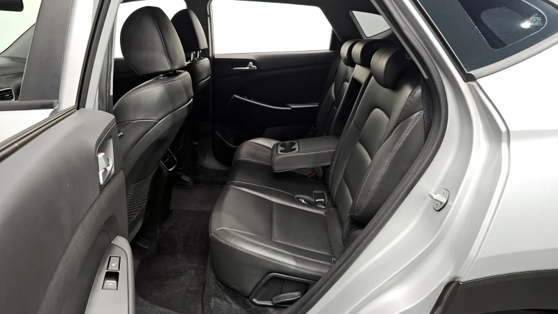 Hyundai Tucson 2.0 CRDI / АВТОМАТИК !!!, снимка 8 - Автомобили и джипове - 51857564