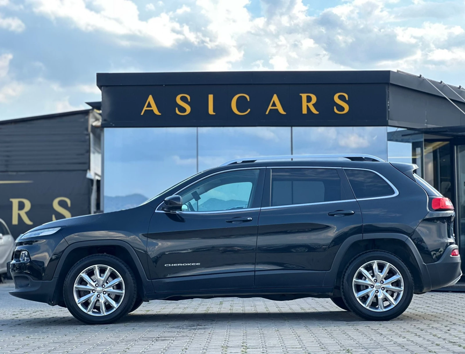Jeep Cherokee / LIMITED / 2.0D / 170 HP / TOP / - изображение 2