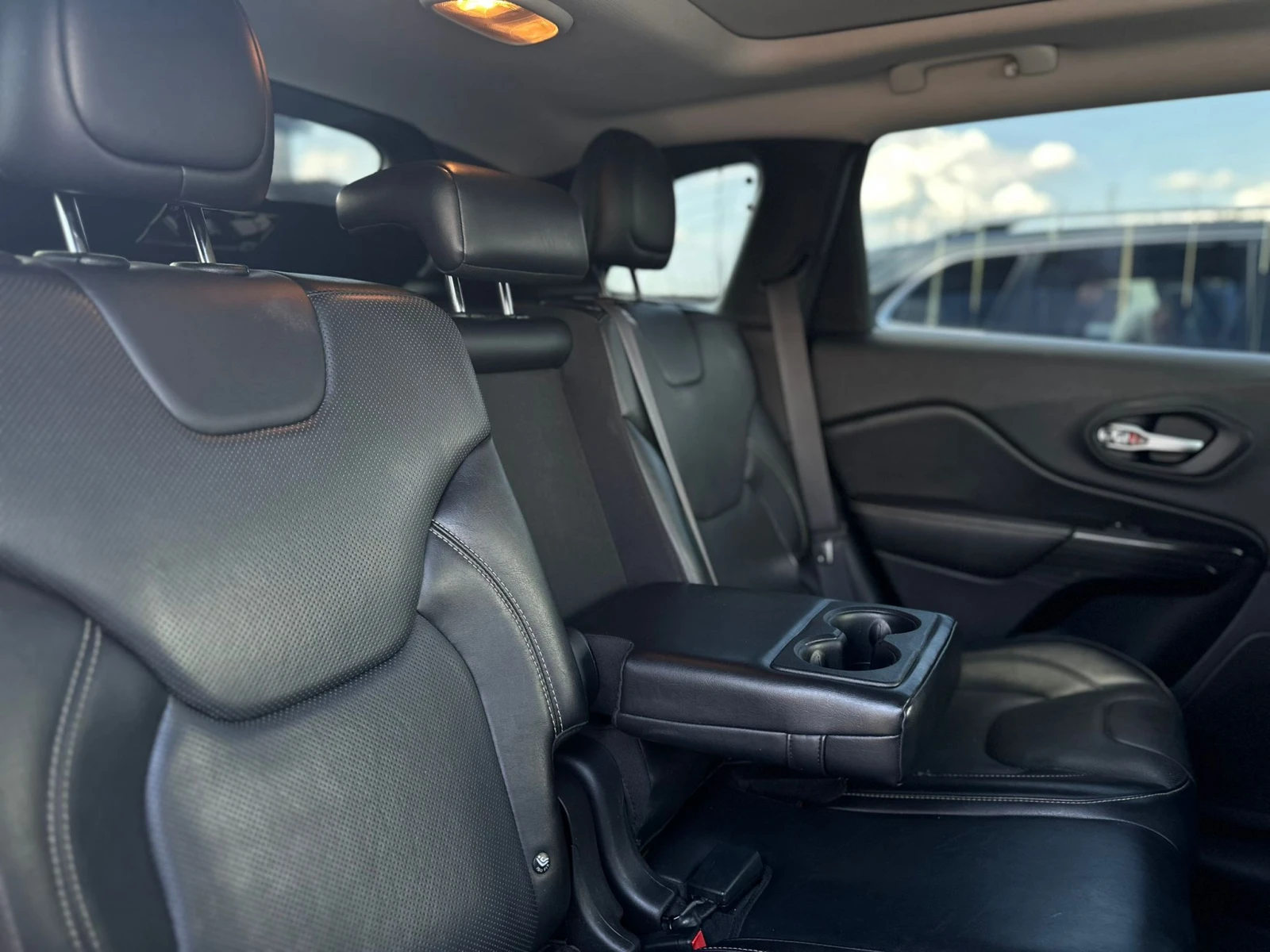 Jeep Cherokee / LIMITED / 2.0D / 170 HP / TOP / - изображение 10