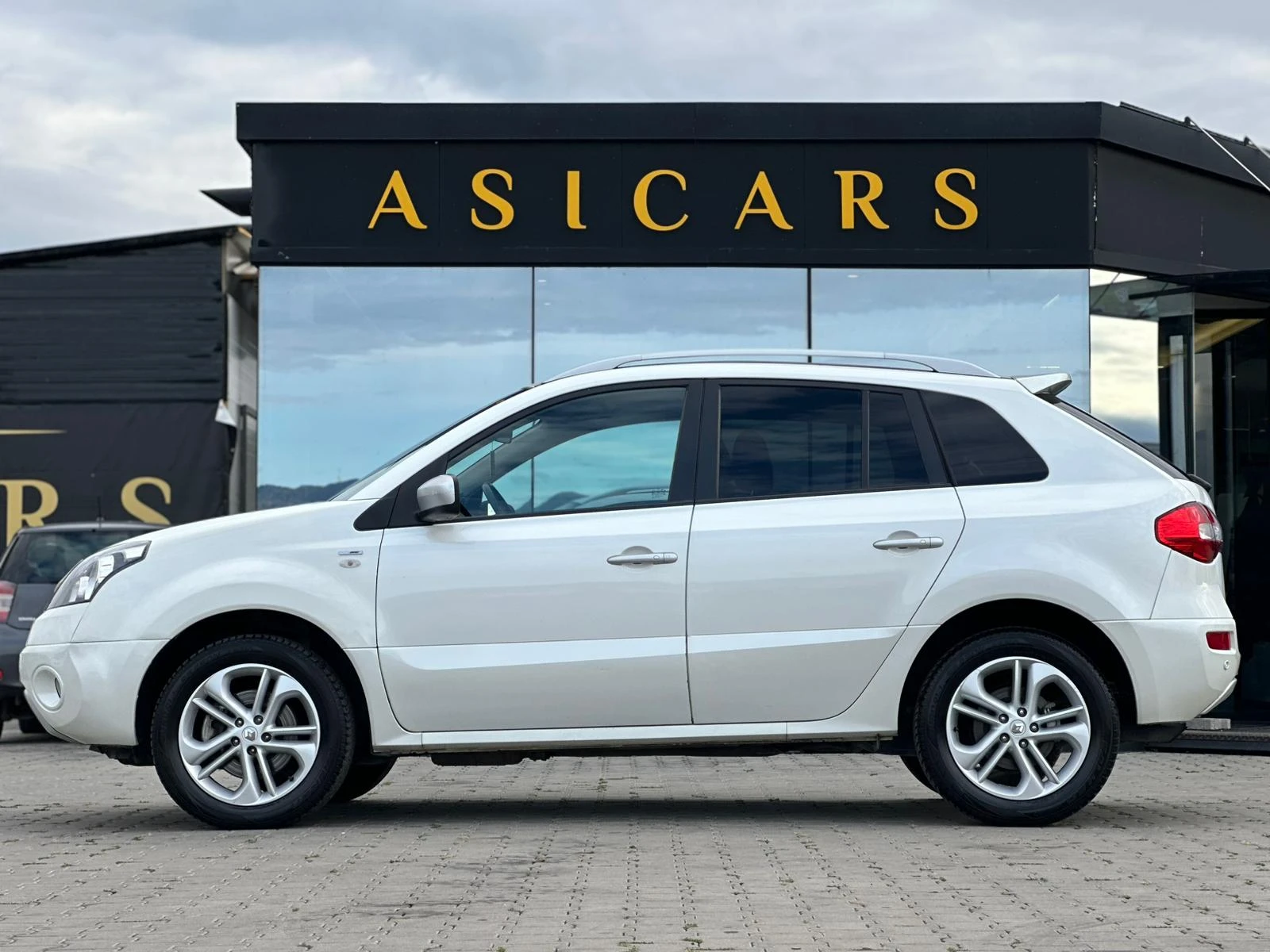 Renault Koleos / 2.0D / 51000 KM !!! / 4X4 / BOSE / TOP / - изображение 2