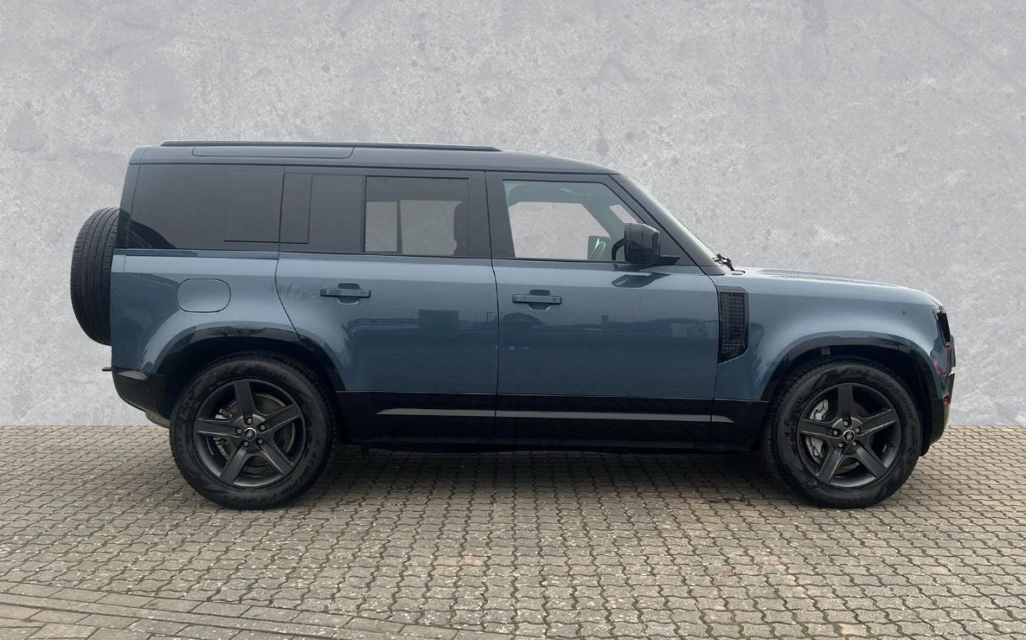 Land Rover Defender 110 D300 X-DYNAMIC SE/PANO/MERIDIAN/HEAD UP/ - изображение 3