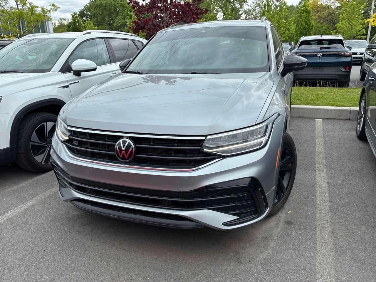 VW Tiguan * Comfortline R Line Black Edition * CARFAX * , снимка 6 - Автомобили и джипове - 54702954