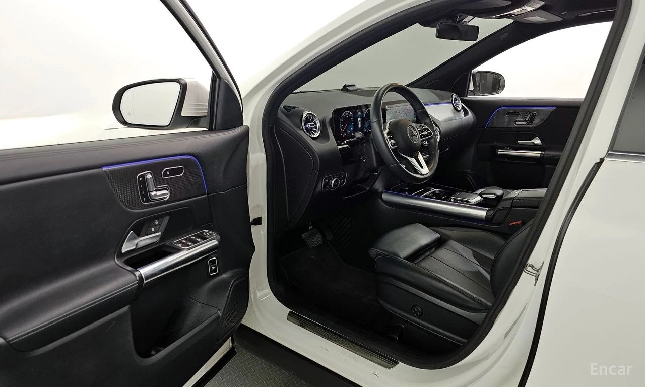 Mercedes-Benz GLA 220 ДИГИТАЛНО* ТАБЛО* LANE* ASSIST* ПАНОРАМА* 360КАМЕР, снимка 5 - Автомобили и джипове - 54744044