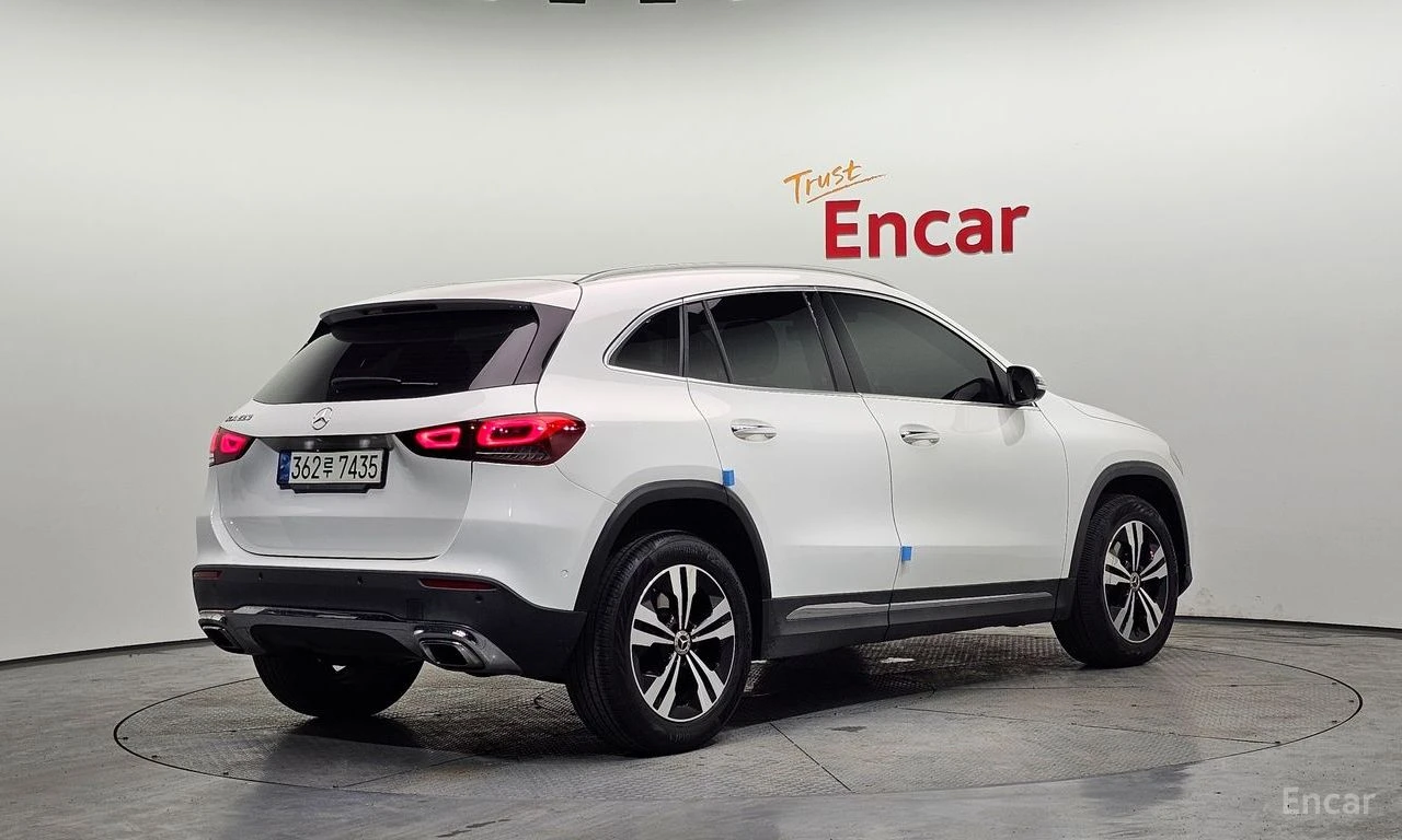 Mercedes-Benz GLA 220 ДИГИТАЛНО* ТАБЛО* LANE* ASSIST* ПАНОРАМА* 360КАМЕР, снимка 2 - Автомобили и джипове - 54744044