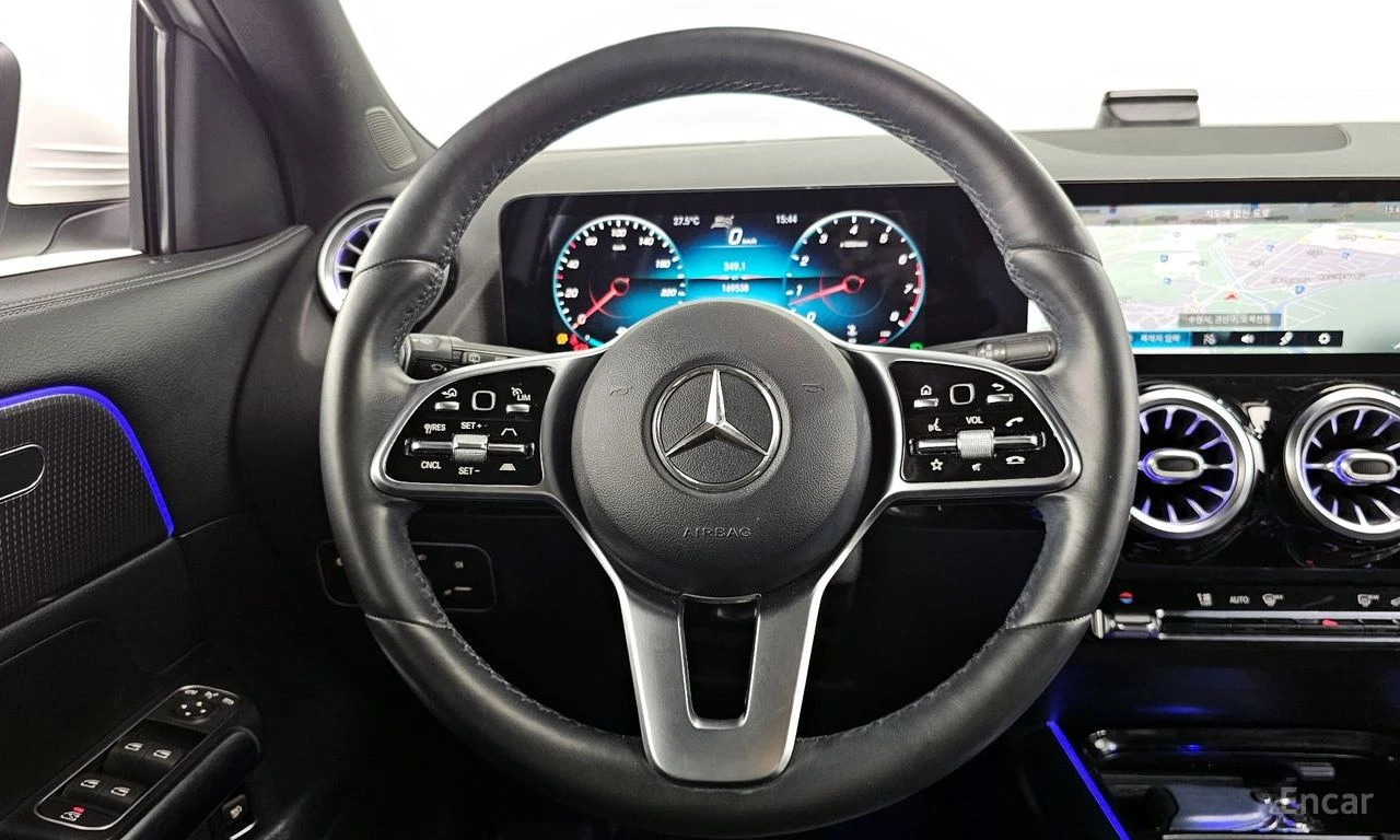 Mercedes-Benz GLA 220 ДИГИТАЛНО* ТАБЛО* LANE* ASSIST* ПАНОРАМА* 360КАМЕР, снимка 7 - Автомобили и джипове - 54744044