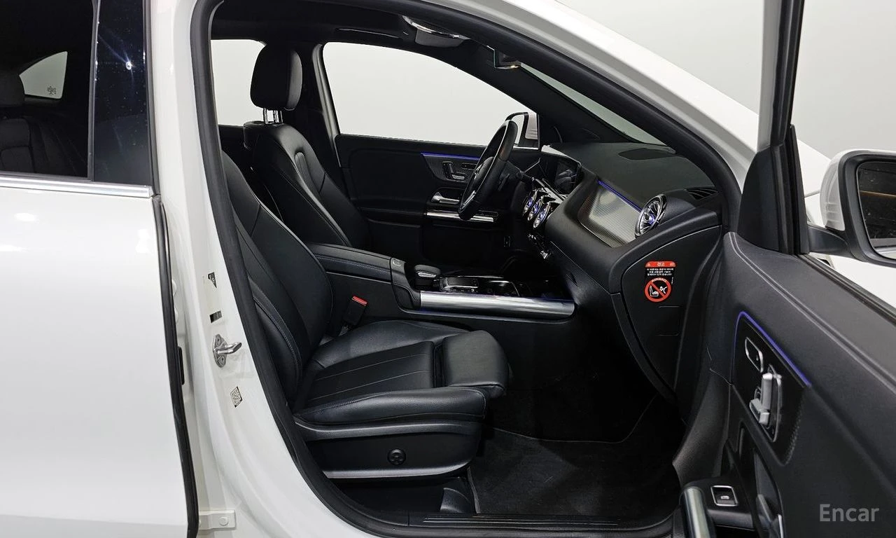 Mercedes-Benz GLA 220 ДИГИТАЛНО* ТАБЛО* LANE* ASSIST* ПАНОРАМА* 360КАМЕР, снимка 14 - Автомобили и джипове - 54744044