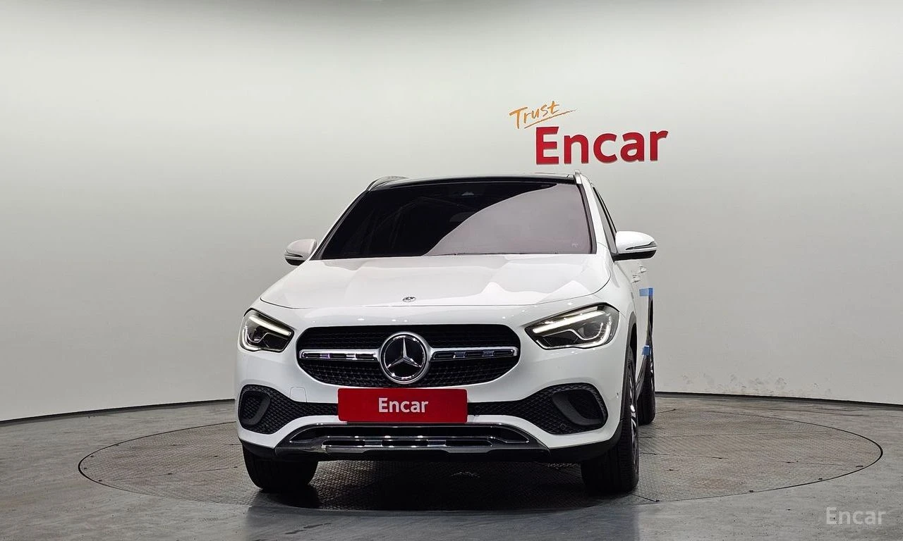Mercedes-Benz GLA 220 ДИГИТАЛНО* ТАБЛО* LANE* ASSIST* ПАНОРАМА* 360КАМЕР, снимка 3 - Автомобили и джипове - 54744044