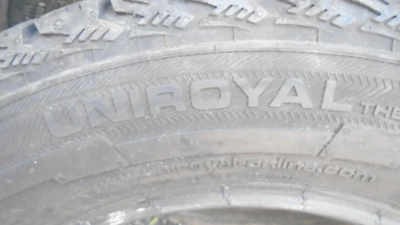 Гуми Зимни 205/65R16, снимка 6 - Гуми и джанти - 22370474