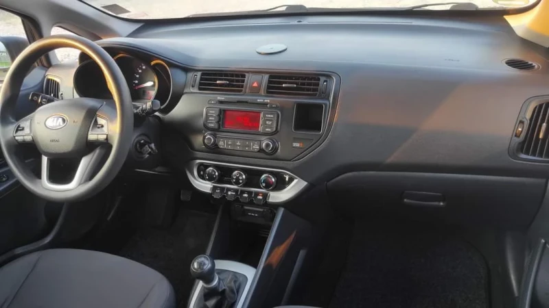 Kia Rio 1.2i, снимка 11 - Автомобили и джипове - 47153603