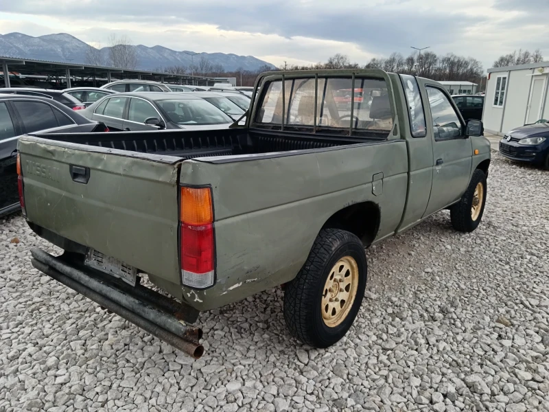 Nissan Pickup, снимка 6 - Автомобили и джипове - 48536583