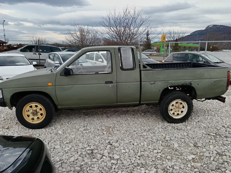 Nissan Pickup, снимка 3 - Автомобили и джипове - 48536583