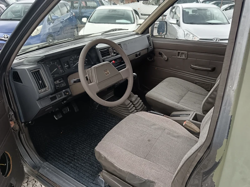 Nissan Pickup, снимка 9 - Автомобили и джипове - 48536583