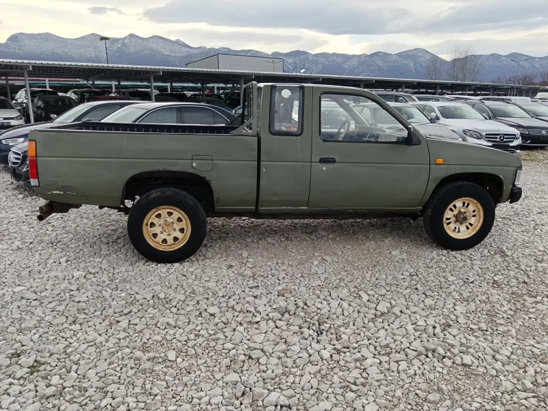 Nissan Pickup, снимка 7 - Автомобили и джипове - 48536583