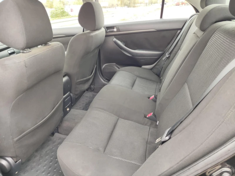 Toyota Avensis 2.0 D4D, снимка 16 - Автомобили и джипове - 52435075