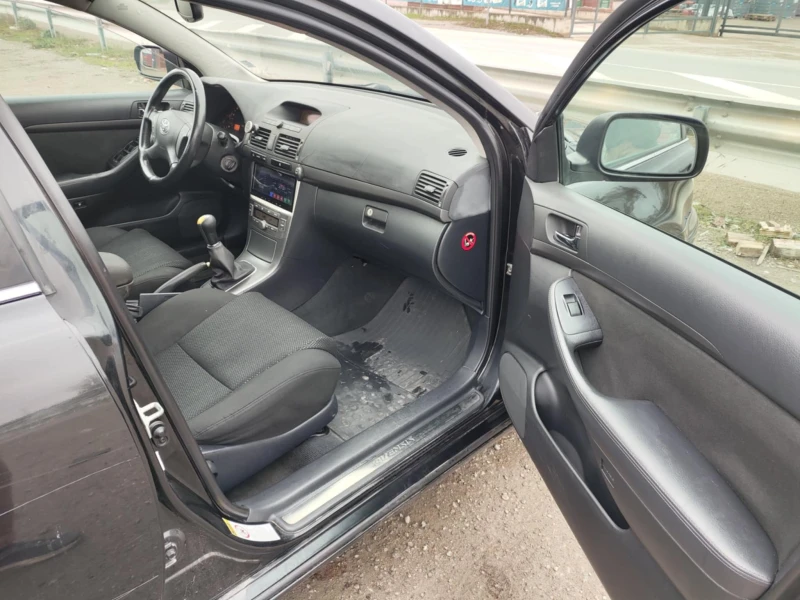 Toyota Avensis 2.0 D4D, снимка 11 - Автомобили и джипове - 52435075