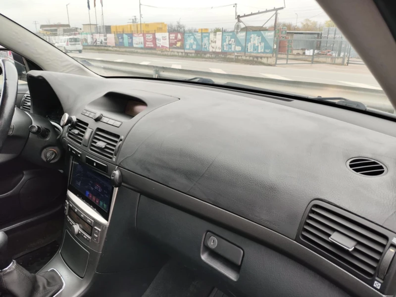 Toyota Avensis 2.0 D4D, снимка 12 - Автомобили и джипове - 52435075