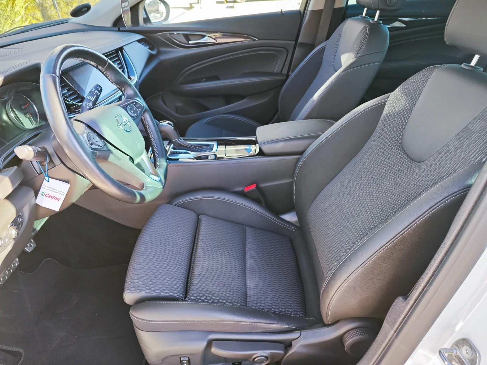 Opel Insignia Dynamic Sports Tourer (B), снимка 10 - Автомобили и джипове - 53706374