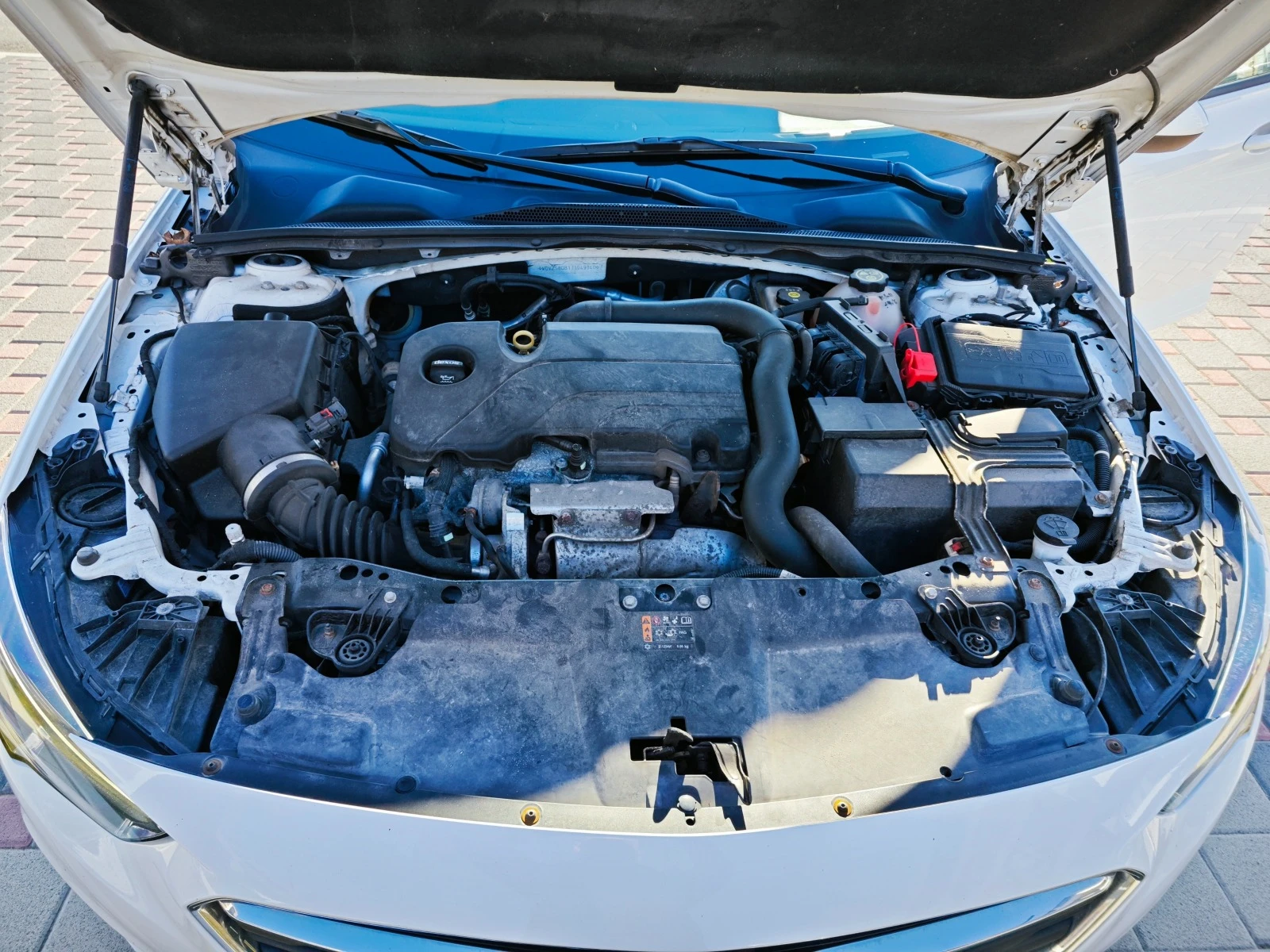 Opel Insignia Dynamic Sports Tourer (B), снимка 16 - Автомобили и джипове - 53706374