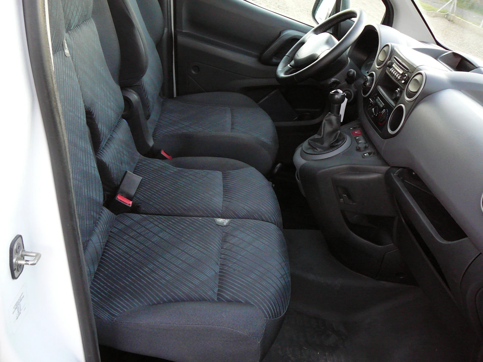 Peugeot Partner 1.6 hdi Клима , снимка 7 - Автомобили и джипове - 53907840