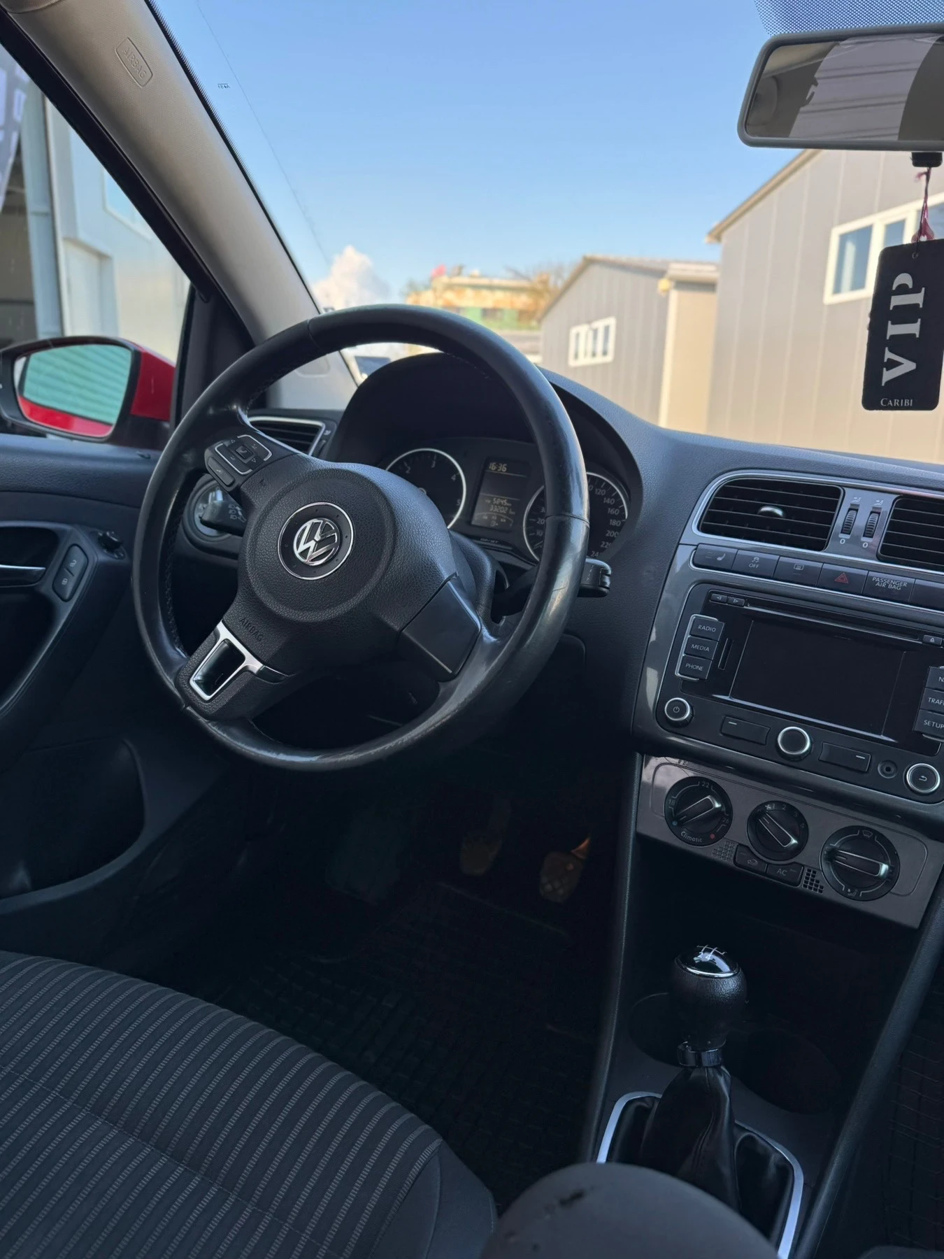 VW Polo 1.6TDI, снимка 17 - Автомобили и джипове - 54372498