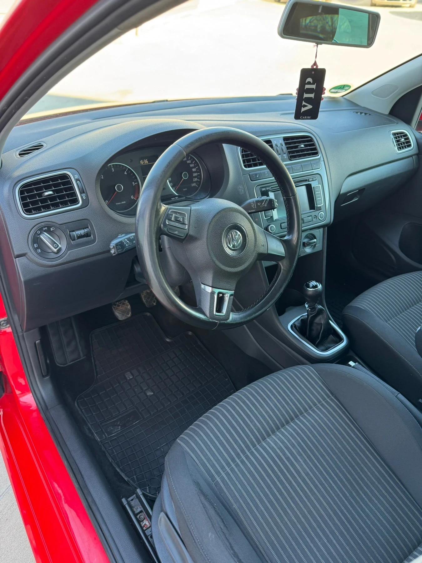 VW Polo 1.6TDI, снимка 8 - Автомобили и джипове - 54372498