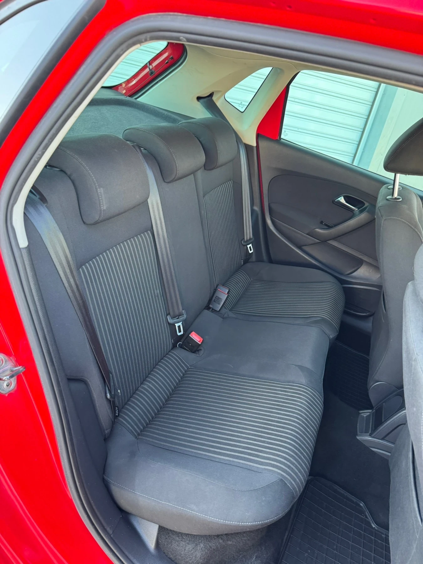 VW Polo 1.6TDI, снимка 14 - Автомобили и джипове - 54372498