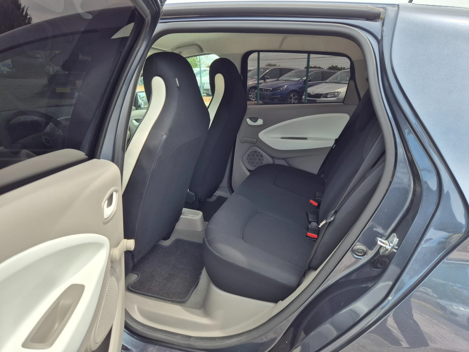 Renault Zoe 41 KWh, снимка 12 - Автомобили и джипове - 54409597