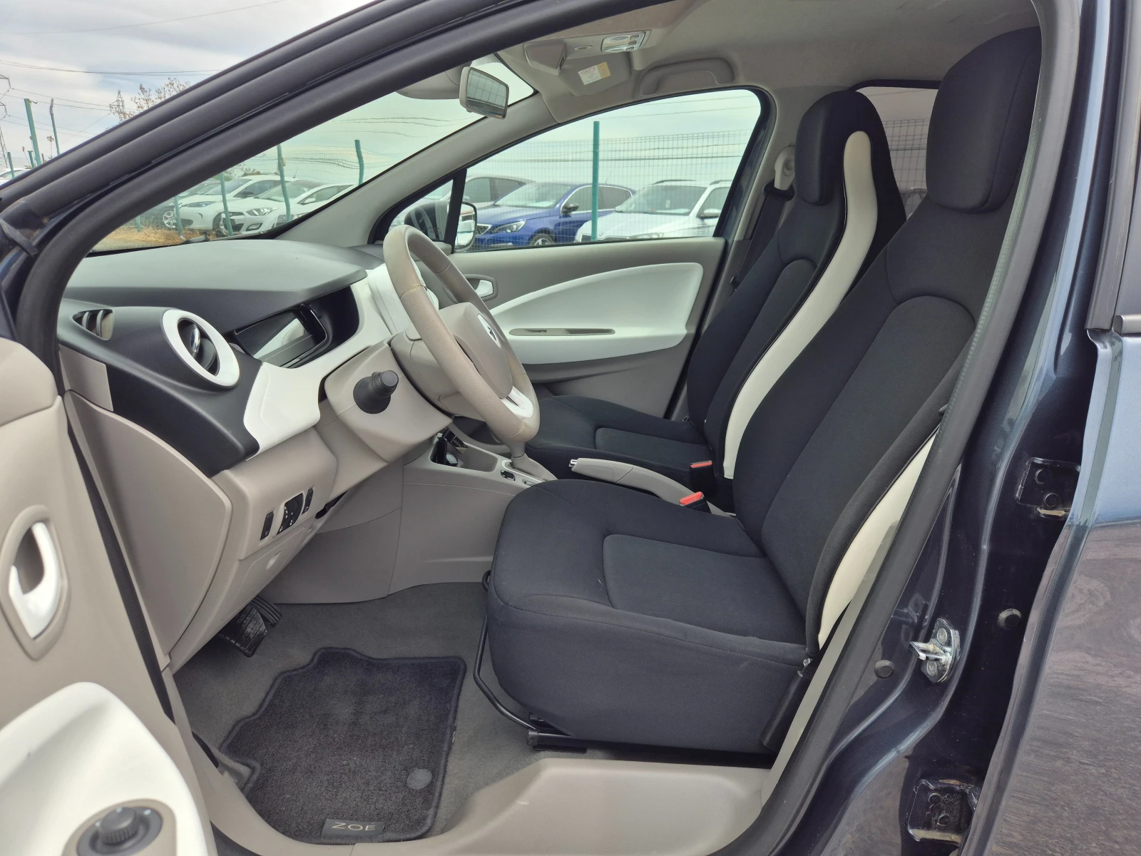 Renault Zoe 41 KWh, снимка 13 - Автомобили и джипове - 54409597