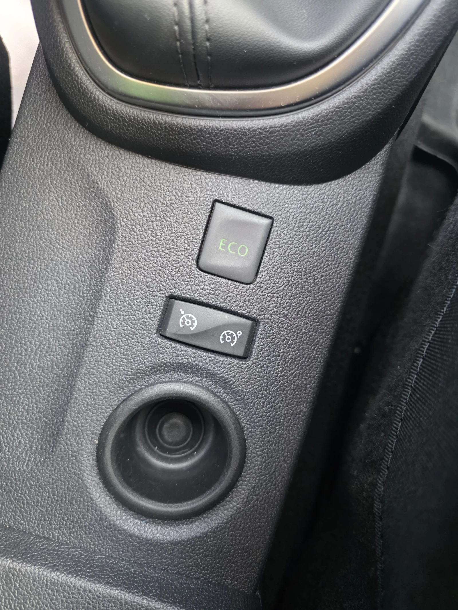 Renault Captur TCe 90 , снимка 8 - Автомобили и джипове - 54746601