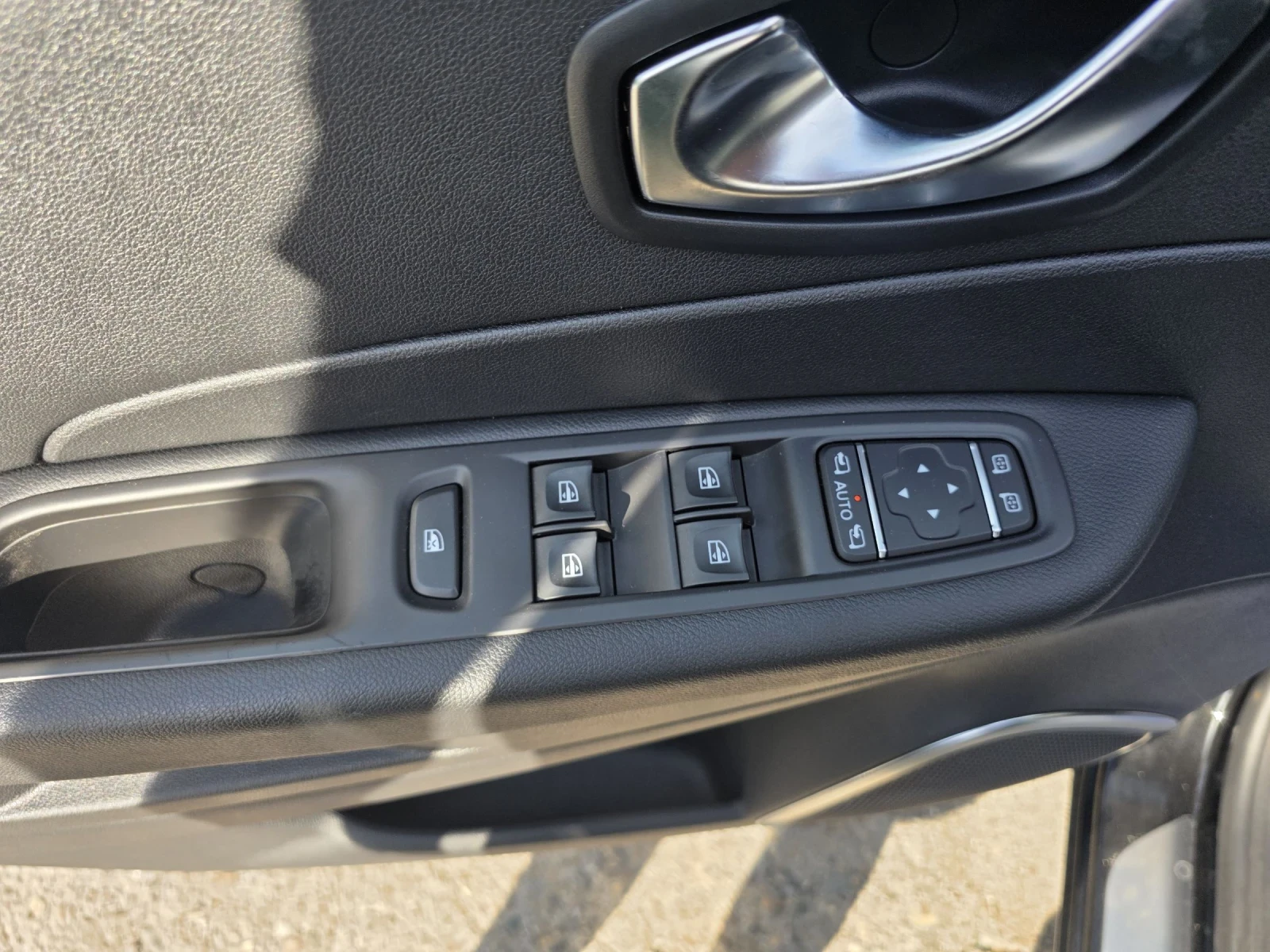 Renault Captur TCe 90 , снимка 10 - Автомобили и джипове - 54746601